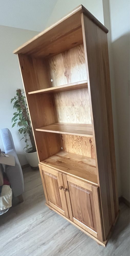 Regał z drewna sosnowego
