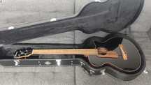 Gitara basowa akustyczna