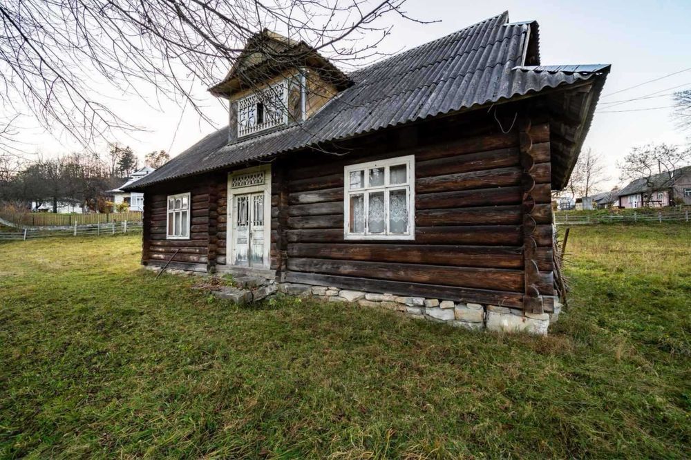 Гуцульська хата в Карпатах | 32 сот. під забудову + ліс, річка