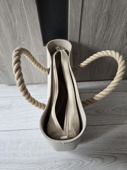 O bag mini - w kolorze biszkopt.