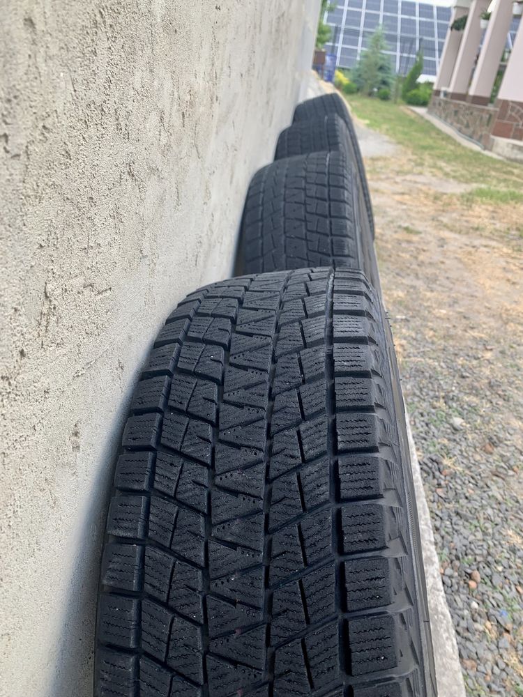 Продам резину Bridgestone blizzak 215 65 r16