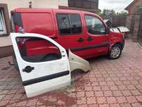 Fiat Doblo pali jeżdzi 5-osobowy