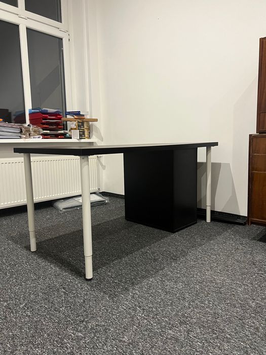 Czarne biurko/stół z regulowaną wysokością
