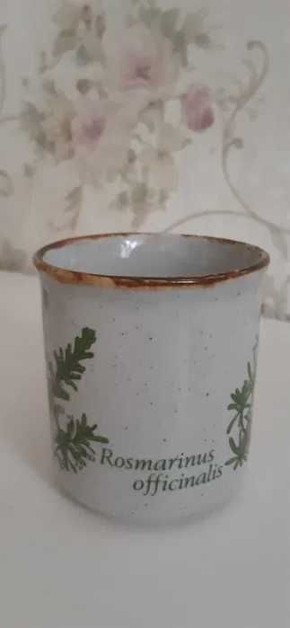 Botaniczny kubek z rysunkiem rozmarynu