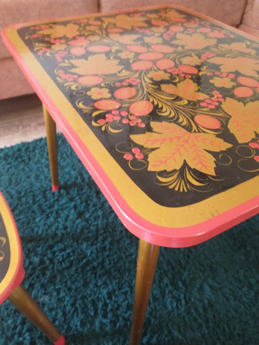 Stolik i dwa stołki - unikatowe - Khokhloma Chochłoma