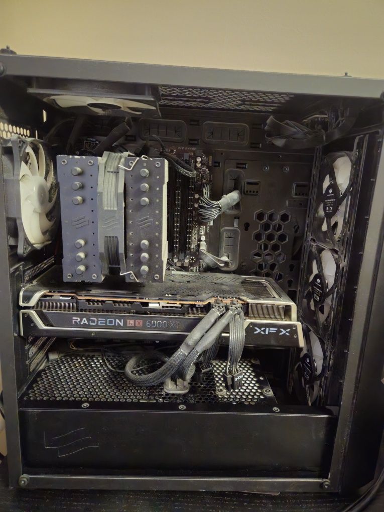 komputer stacjonarny i7-9700k + GTX 1070