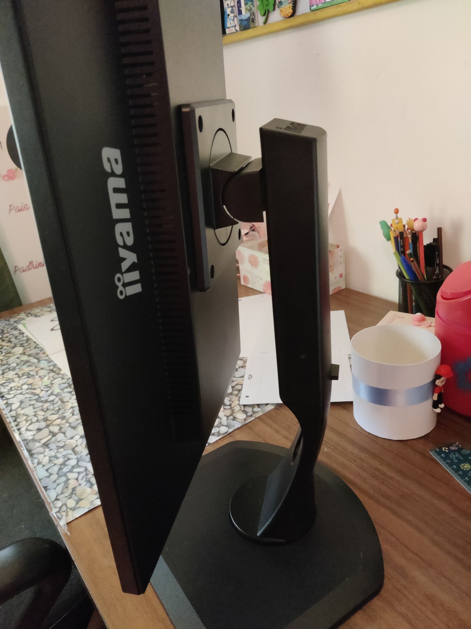 Monitor 24"l IPS ajustável