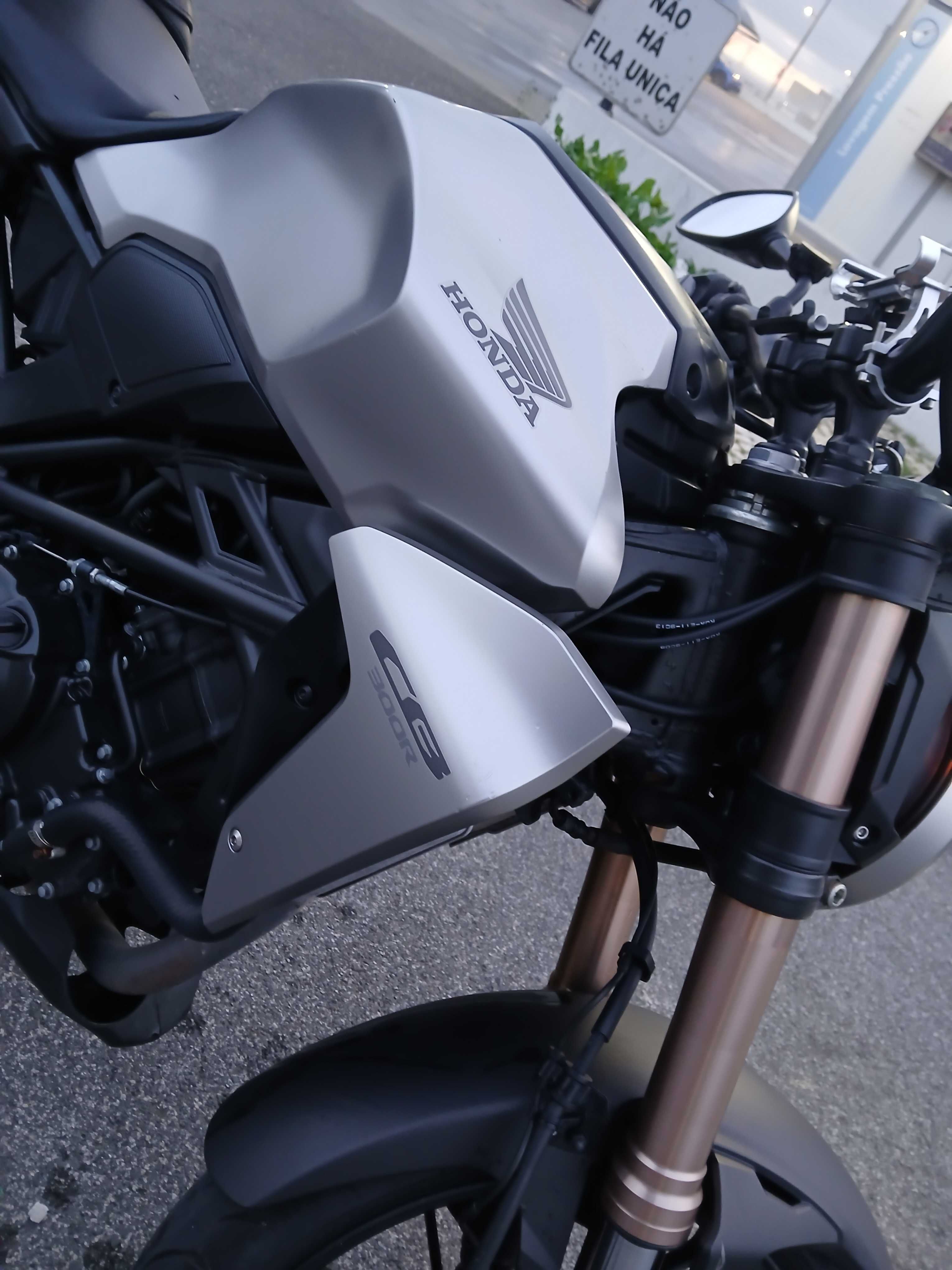 Moto CB300R Neo Ano 2019 + 26K