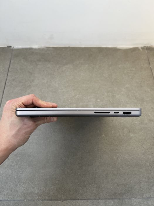 990$ MacBook Pro 14 2021 MKGP3 M1 Pro / 16 GB / 512GB SSD