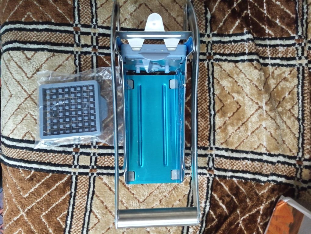 Продам картофелерезку.
