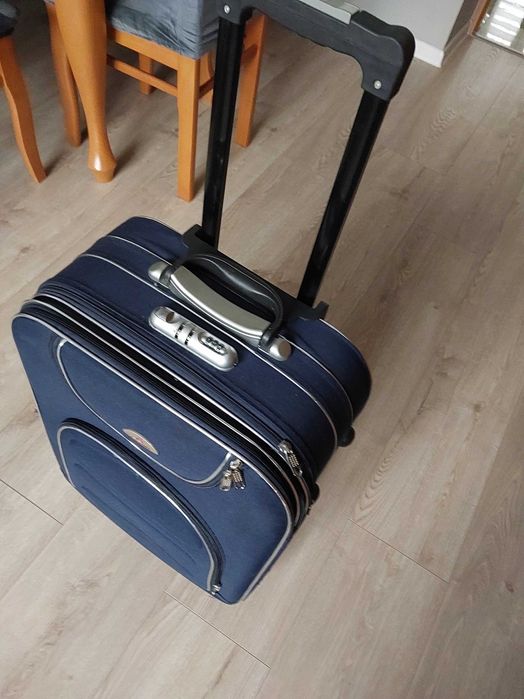 Walizka podróżna na kółkach