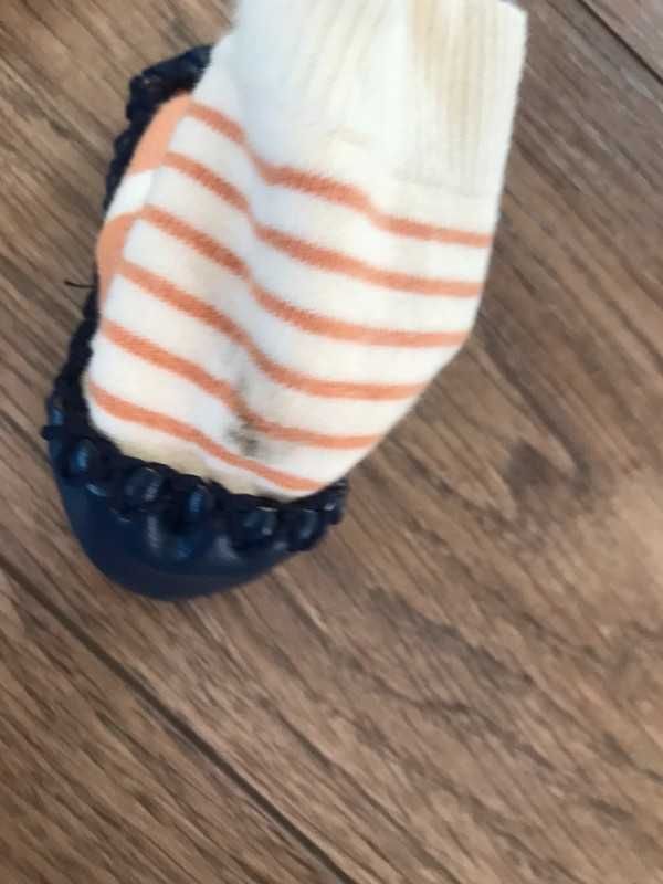 buciki  buty niechodki skarpetki niemowlęce kapcie liski