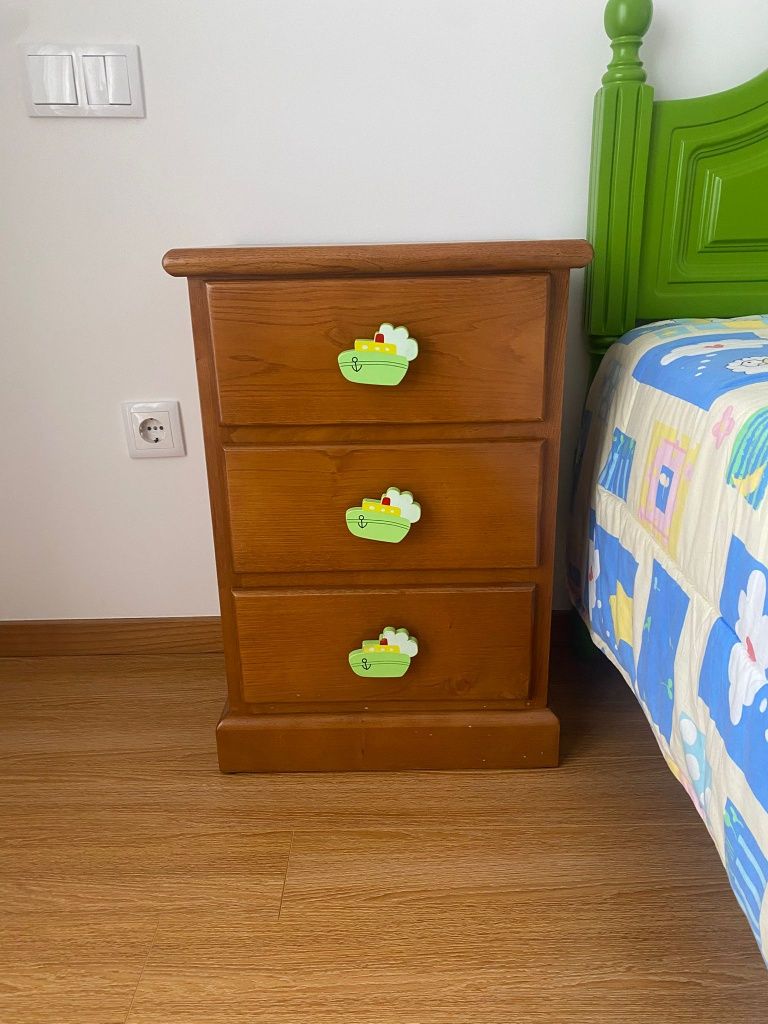Quarto solteiro bom estado