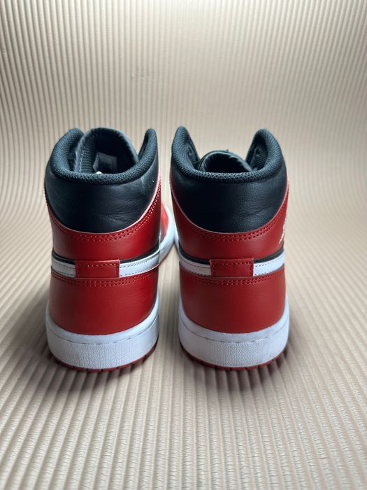 Nike Air Jordan 1 Mid buty oryginalne w rozmiarze 42,5