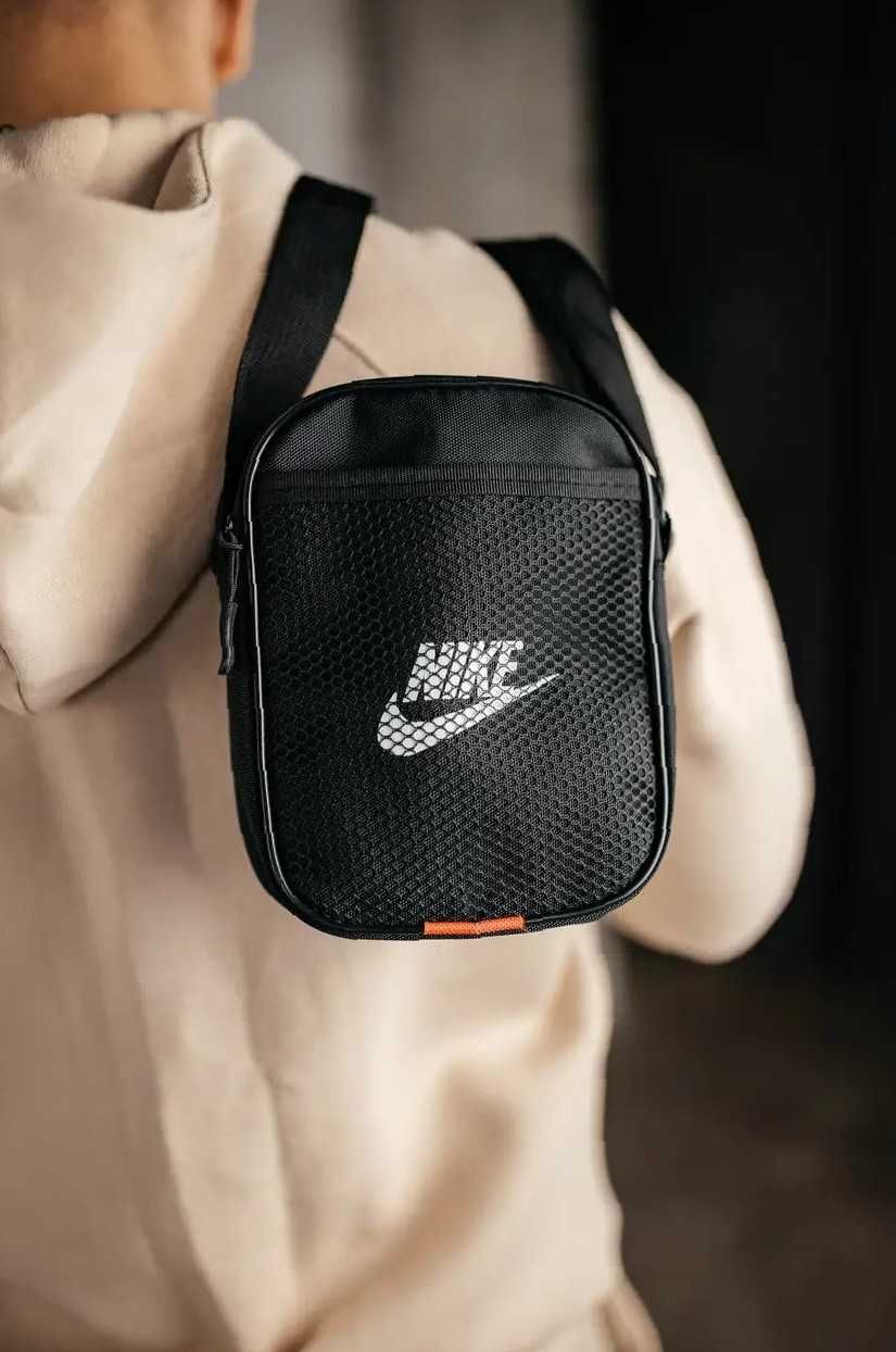 Чоловіча барсетка Nike чорна класика через плече