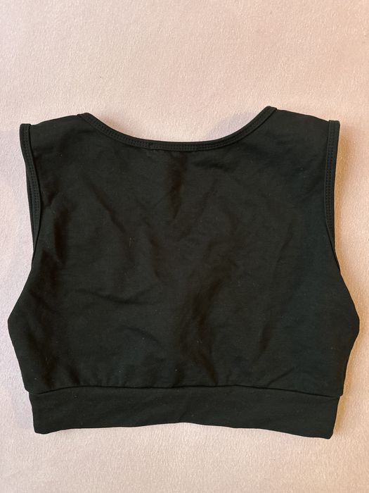 Czarny crop top selfieroom