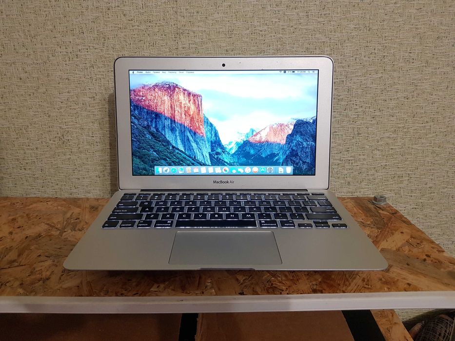 Гарненький Apple MacBook Air 13/i5/8-256/Нова батарея/SEQUOIA 15.3.1