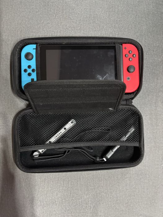 Sprzedan Nintendo Switch razem z casem 5 grami