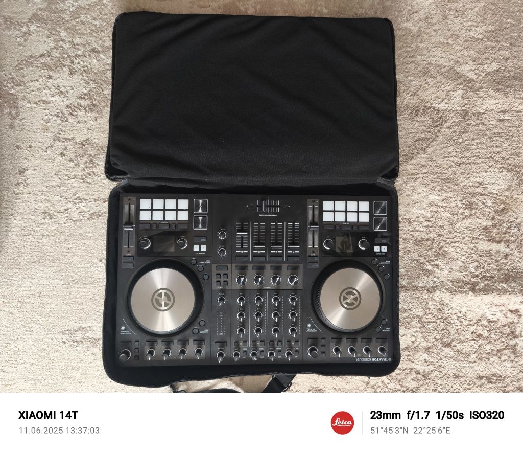 Kontroler  TRAKTOR S4mk3