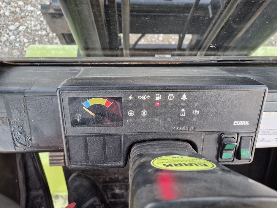 Wózek widłowy Clark na gaz LPG