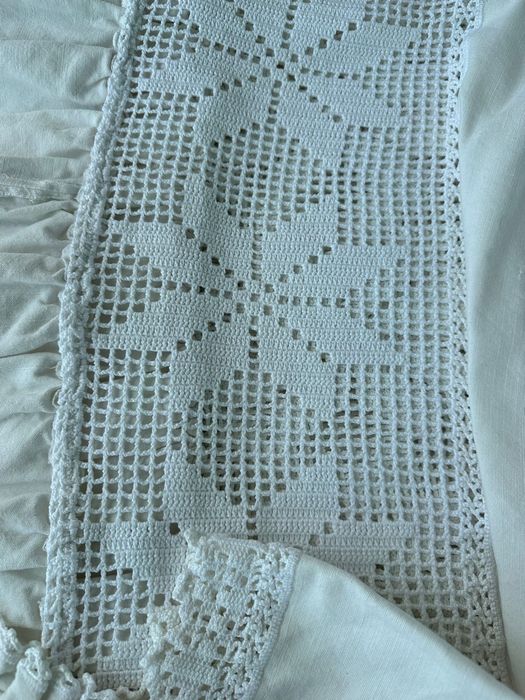 Colcha branca de renda e linho