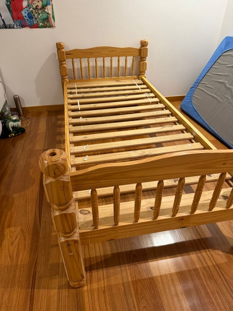 0: Cama individual pinho maciço (ótimo estado)