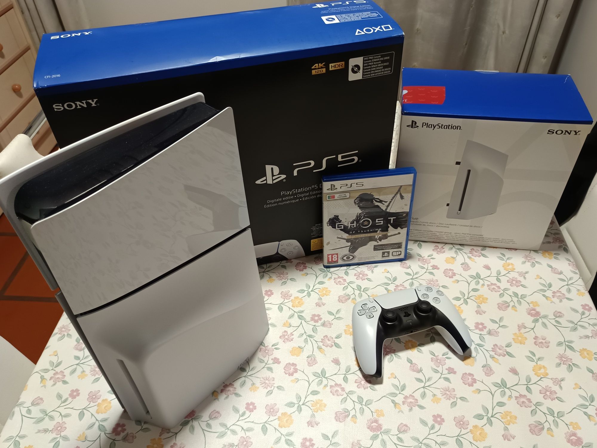 Ps5 slim 1Tb+ unid. Disco+jogo
