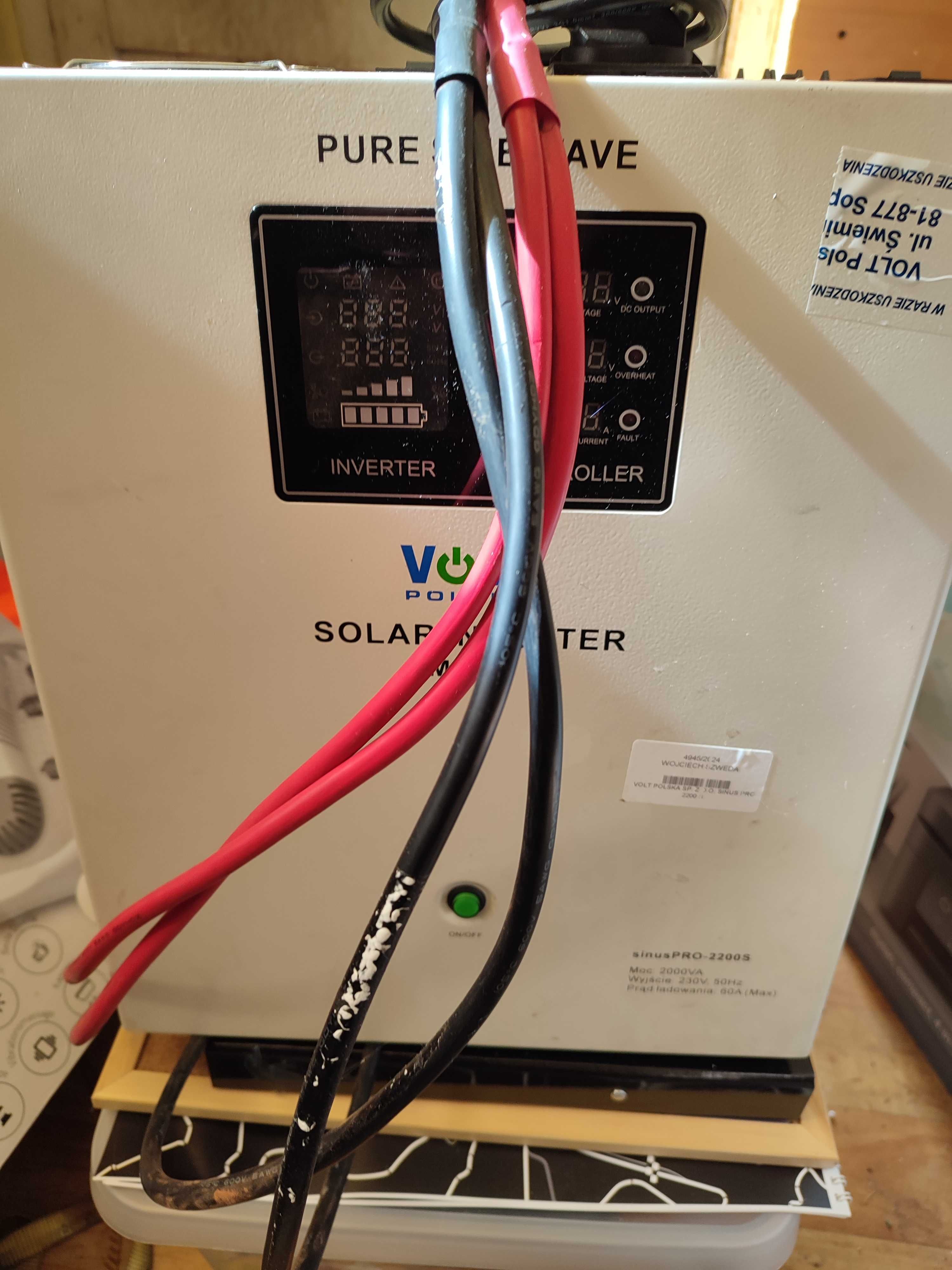 Inwerter solarny Volt sinus Pro 2200s 230v/12v, stan bardzo dobry.