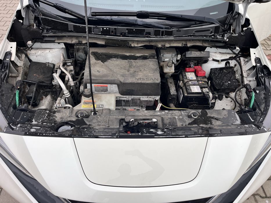 Nissan Leaf biala perła N connecta propilot kamera 360 faktura
