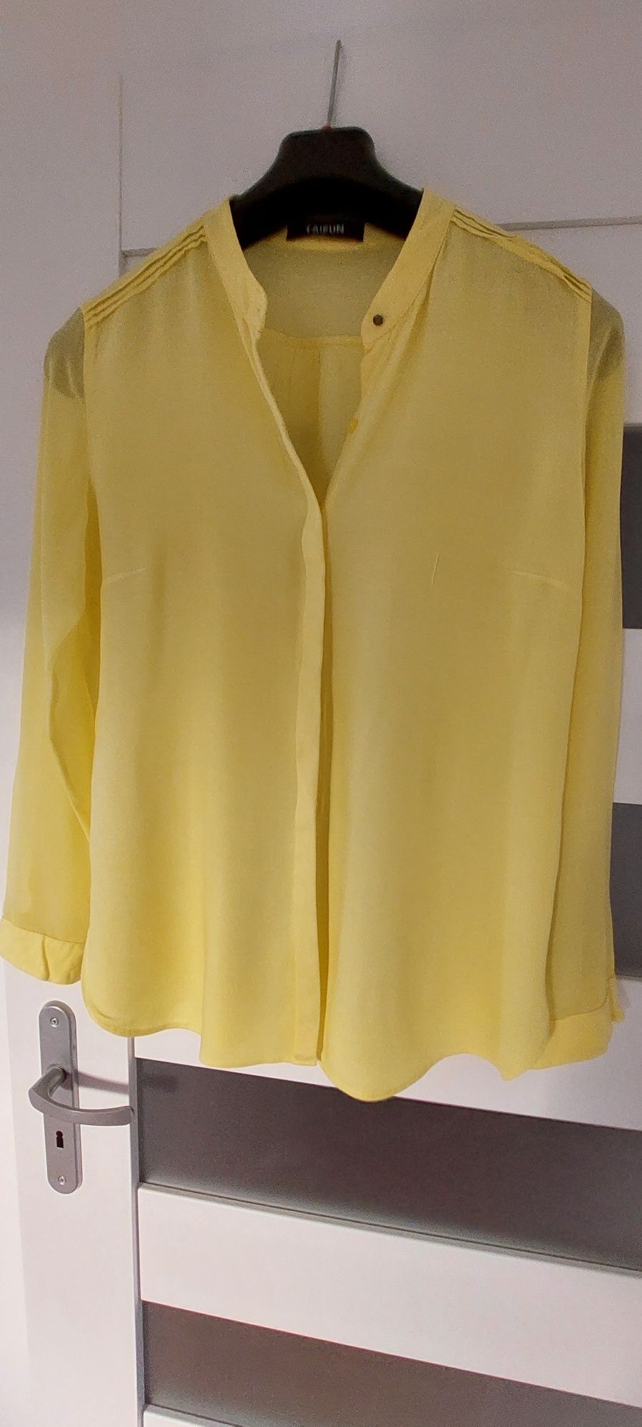 Żółta bluzka koszulowa