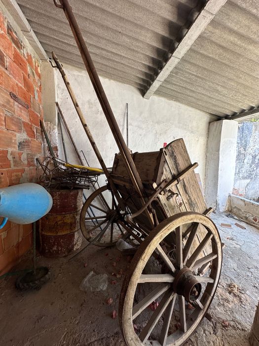 Carroça antiga à venda