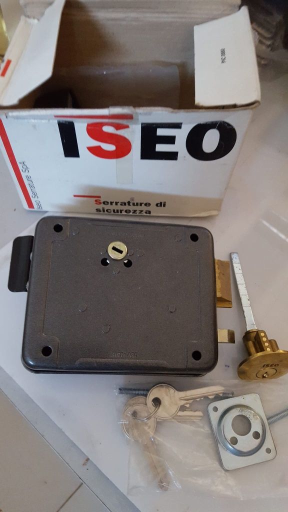 Fechadura eléctrica Cisa e Iseo