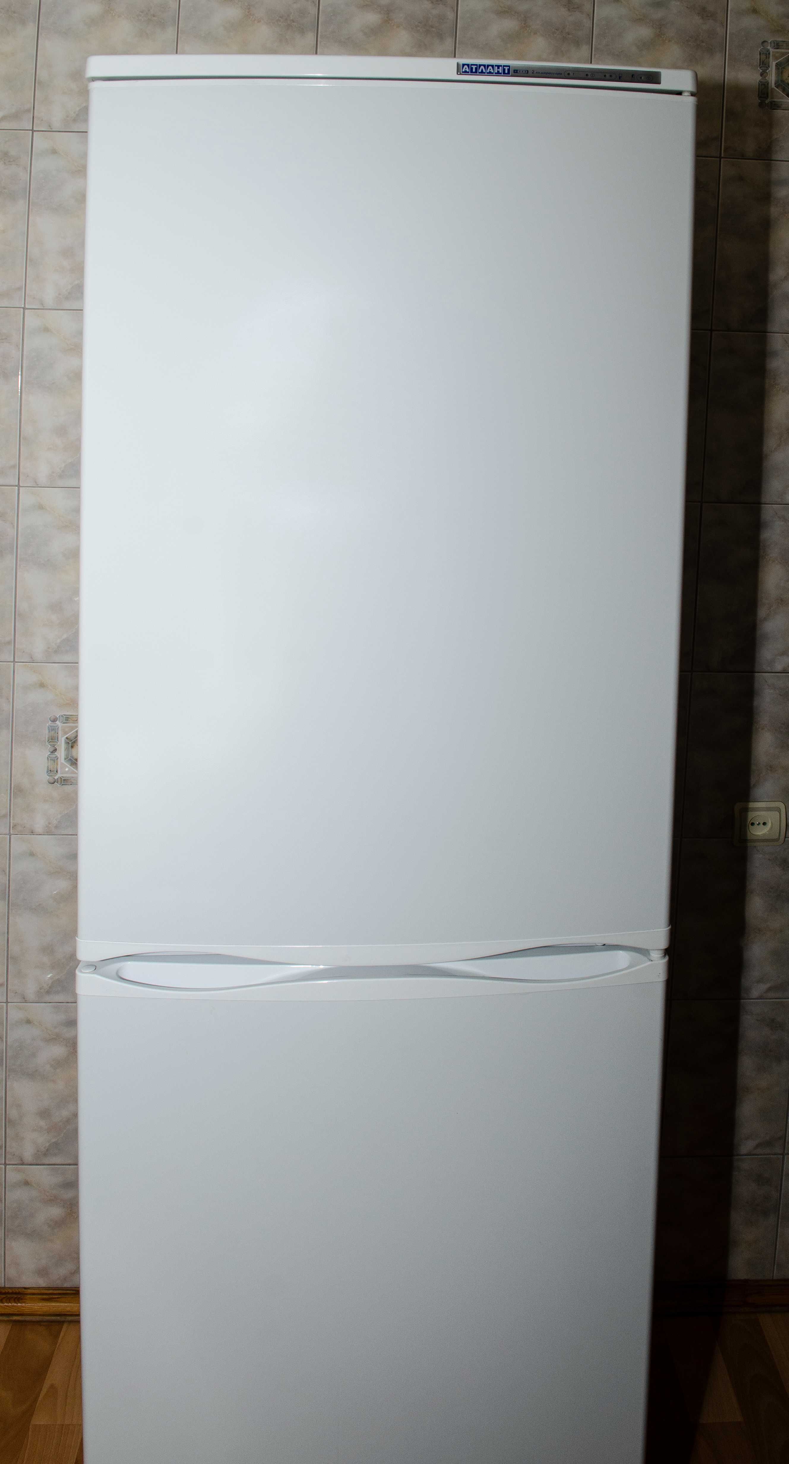 Двухкамерный холодильник-морозильник Атлант ХМ-6025.