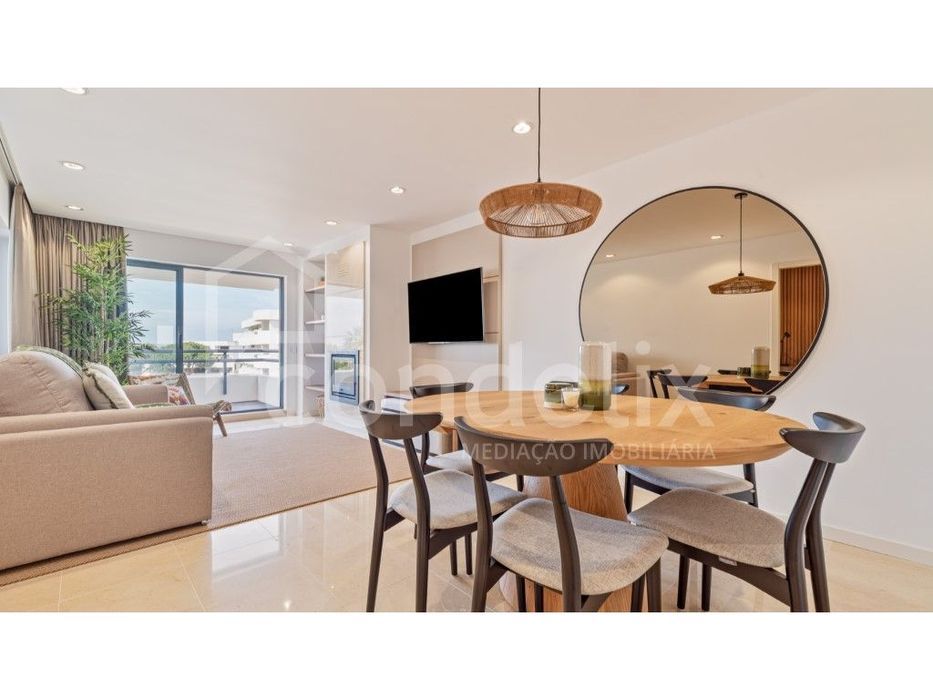 T3 Duplex com varanda e 3 suites em condomínio privado.