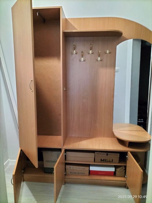 Продам передпокій