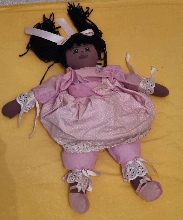 Boneca infantil em bom estado