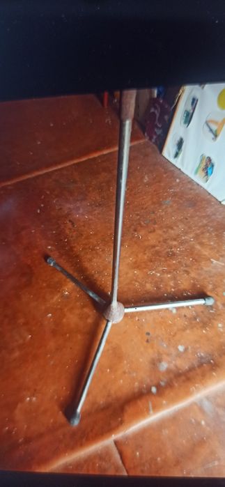 Тринога штатив..