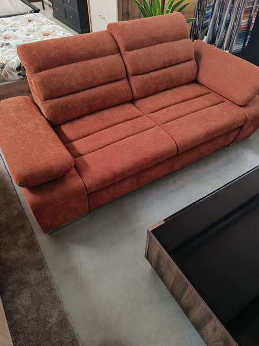 Sofá 214cm na cor tijolo com encosto reclinável