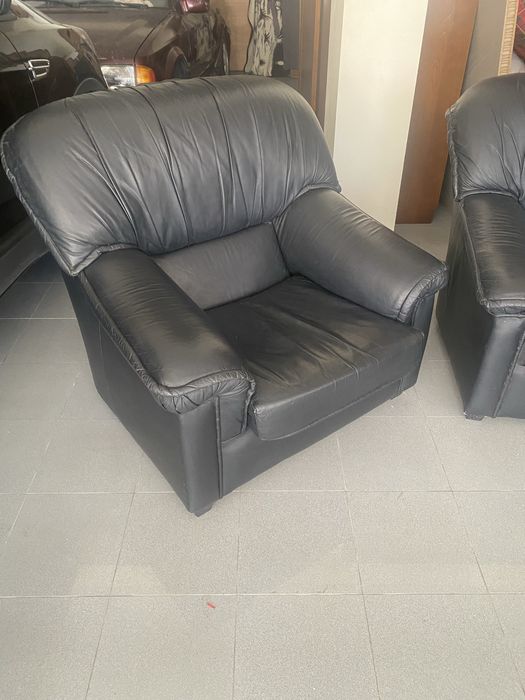 Conjunto de sofas em pele genuina