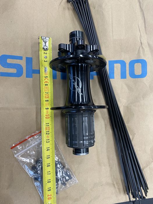 Piasta AXIS sztywna oś 12 x 142 , 28h