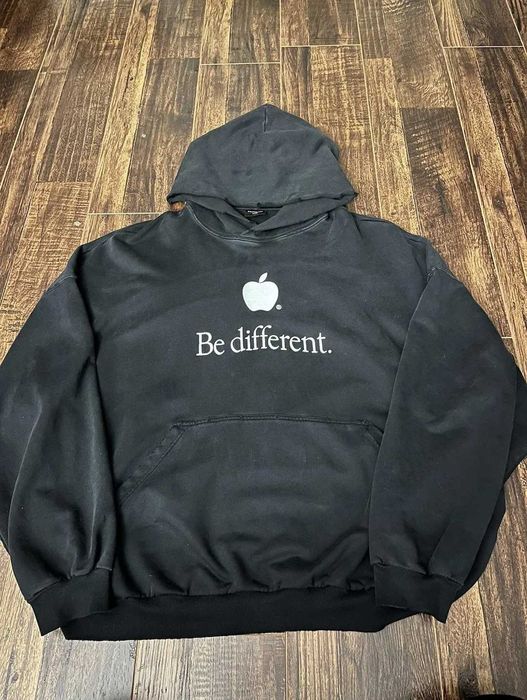 Кофта Balenciaga Be Different черная