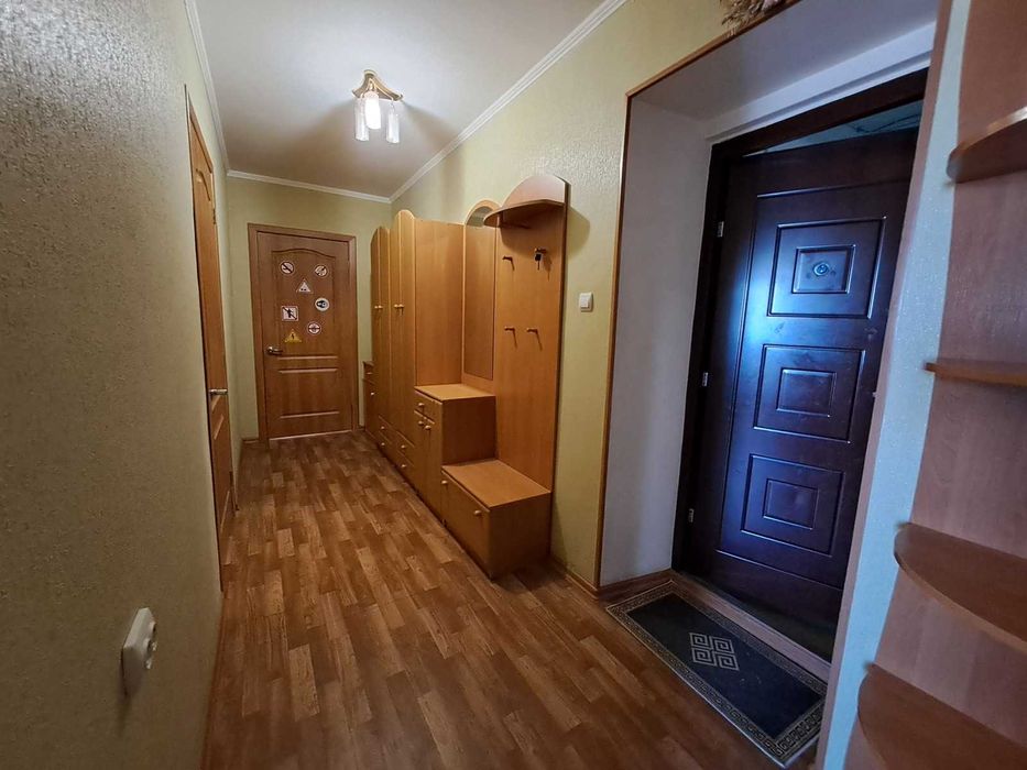 Продам 2-кімнатну квартиру на вул. Парковій на першій лінії моря