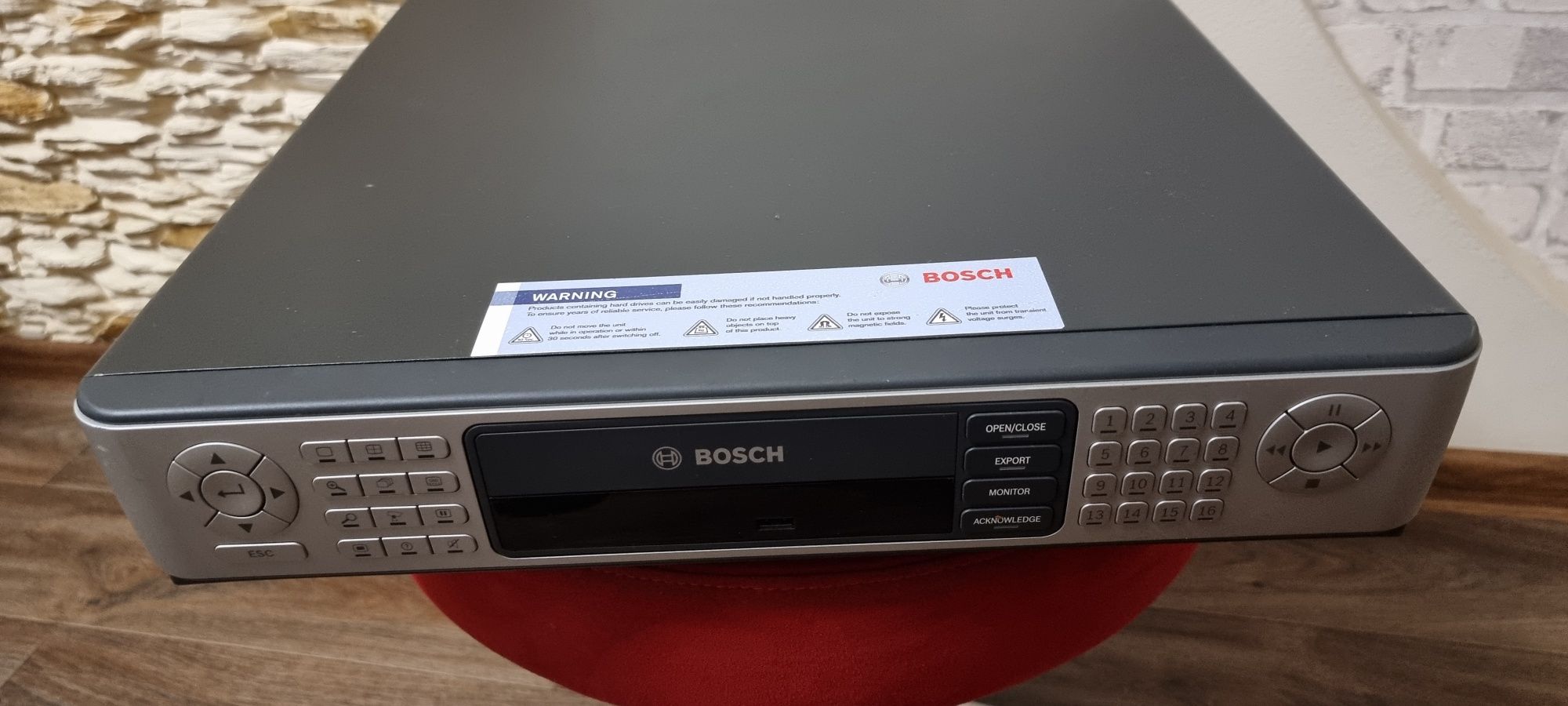 Цифровой гибридный видеорегистратор  Bosh  HDR-754-16A000.