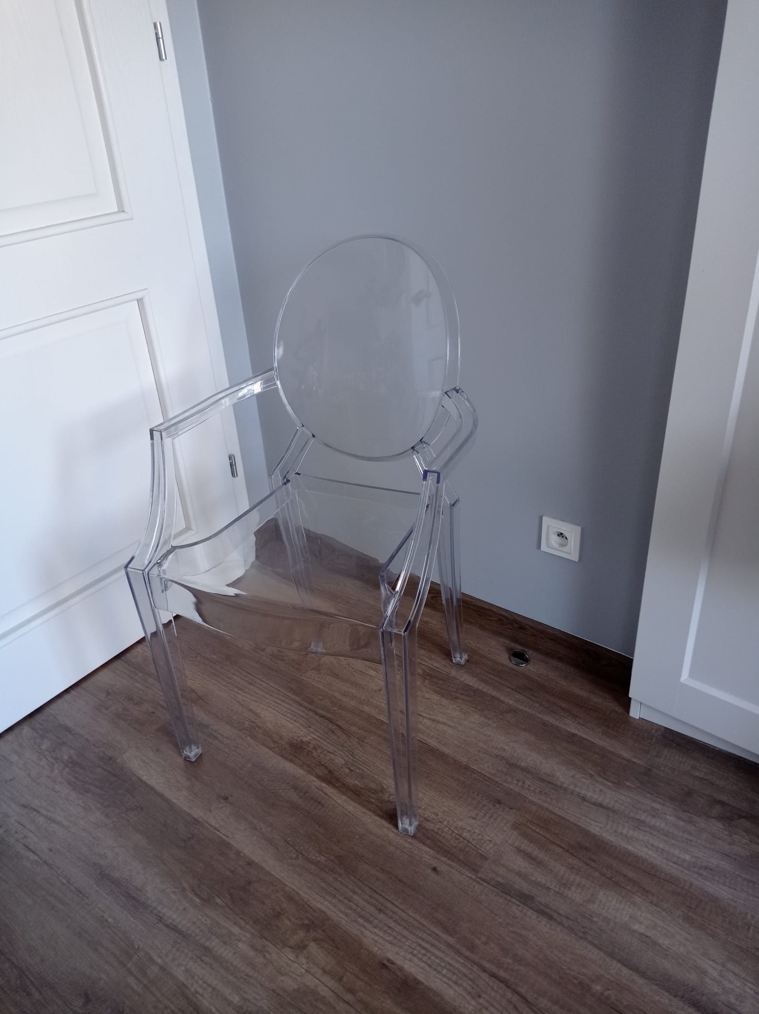Krzesło Royal inspirowane Louis Ghost transparentne