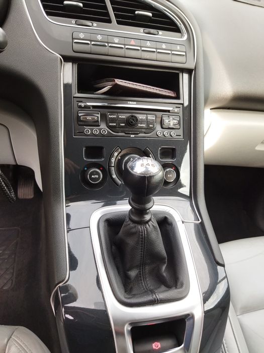 Продам авто Пежо 5008