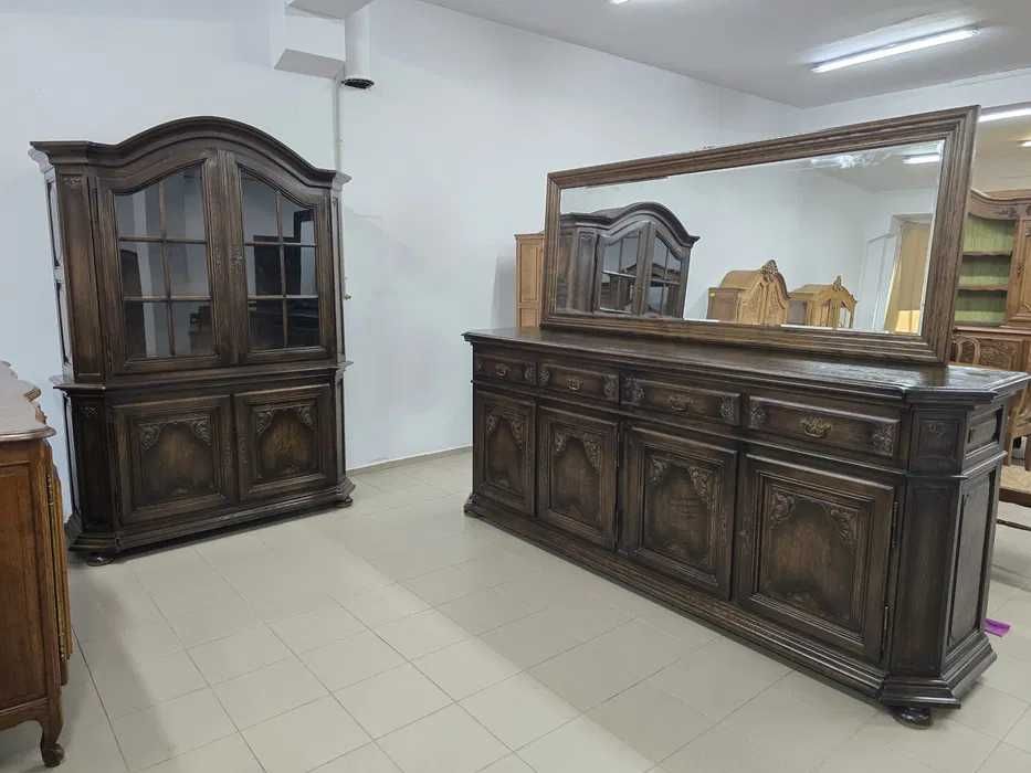 Komplet mebli w stylu klasycznym – komoda z lustrem, witryna, stół i 6