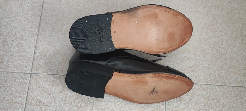 Sapatos de Verniz