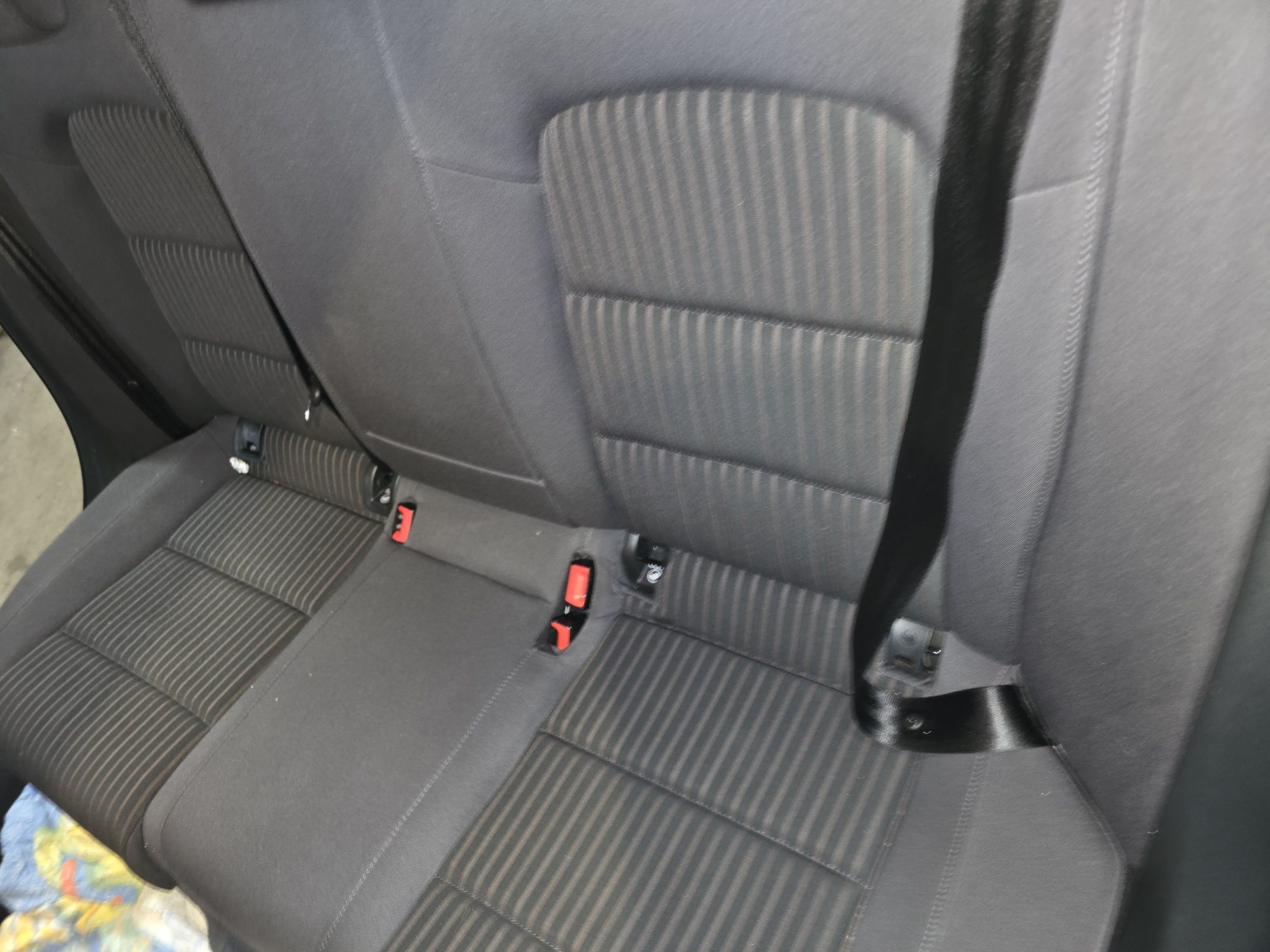 Fotele kanapy materiał Audi B8 lift combi 14r. Idealny stan