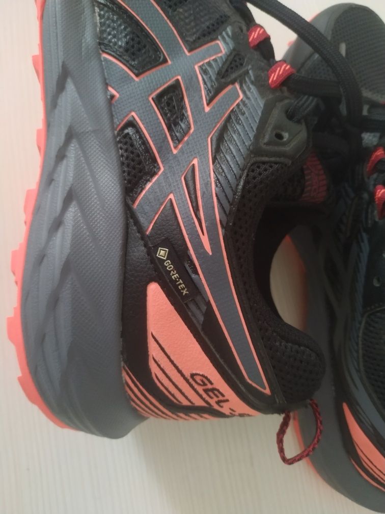 Продам кроссовки Asics. 39,5p. Gore-tex.