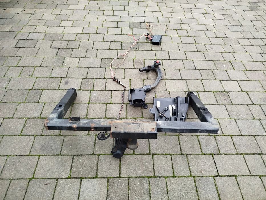 Audi A4 B8 hak plus 2 kluczyki moduł